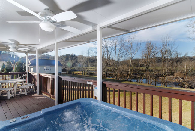 Pigeon Forge Riverfront Chalet with a Covered Porch